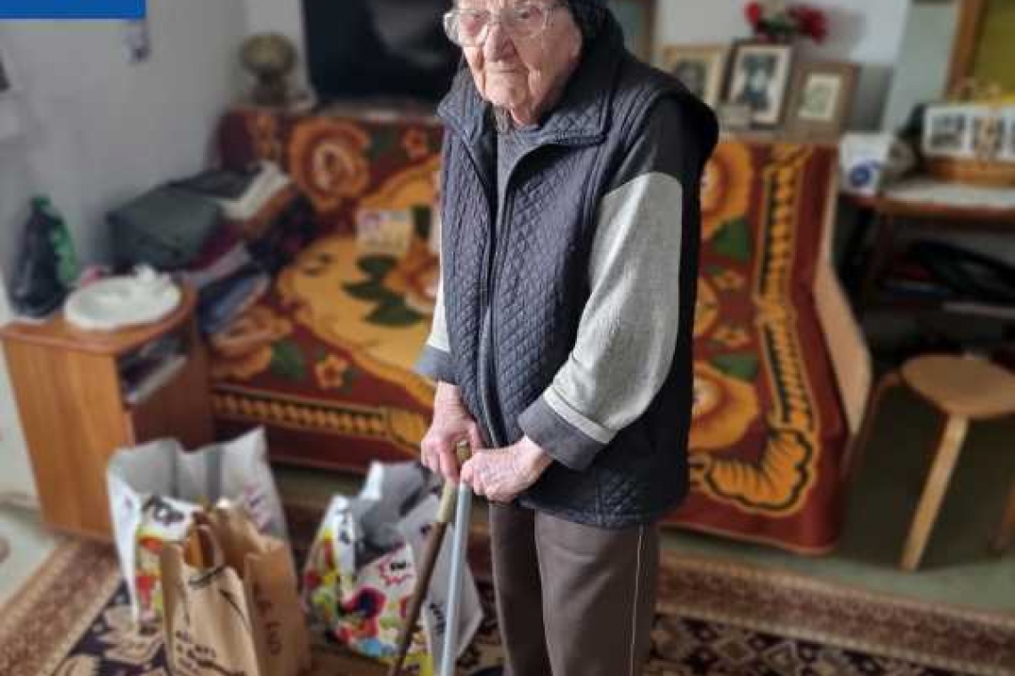 100 de vârstnici din București primesc meniuri tradiționale de Paște și alți 500 primesc ajutor material în Vinerea Mare